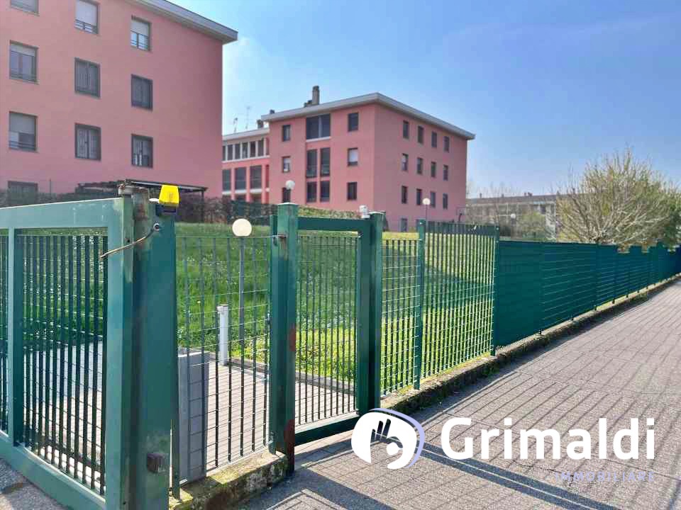 Box/Garage 17mq in vendita a Rozzano