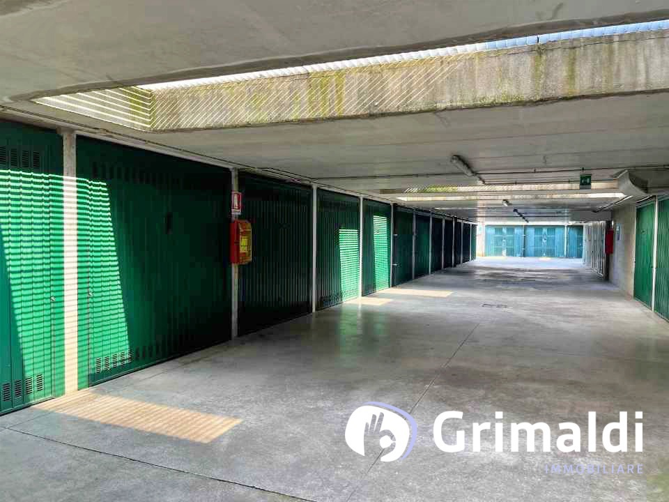 Box/Garage 17mq in vendita a Rozzano