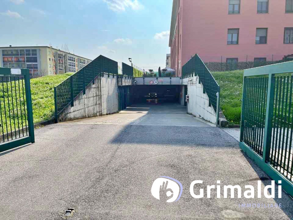 Box/Garage 17mq in vendita a Rozzano