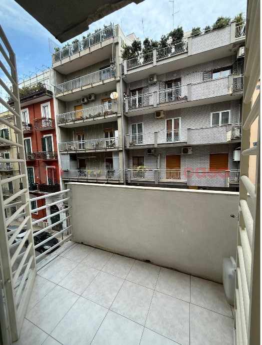 Trilocale ristrutturato a Bari