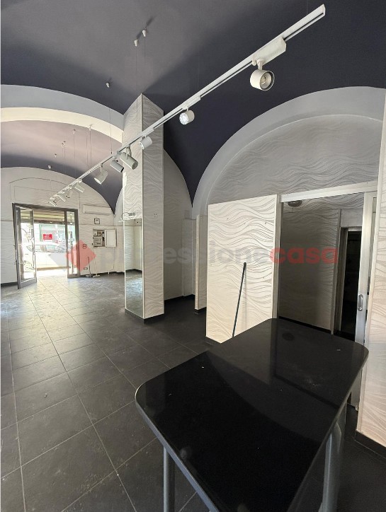 Negozio in affitto a Bari