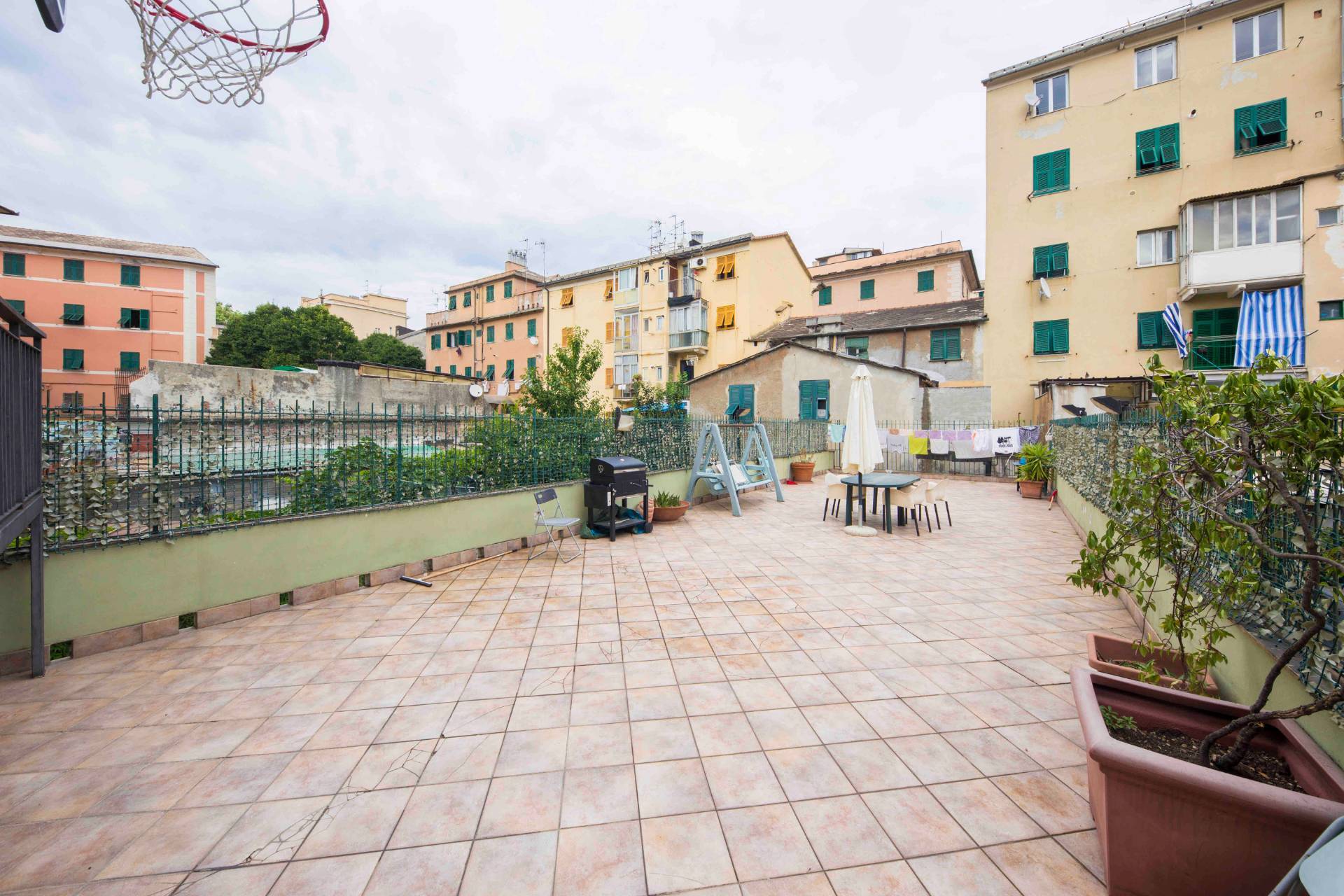 Casa indipendente con terrazzo, Genova certosa