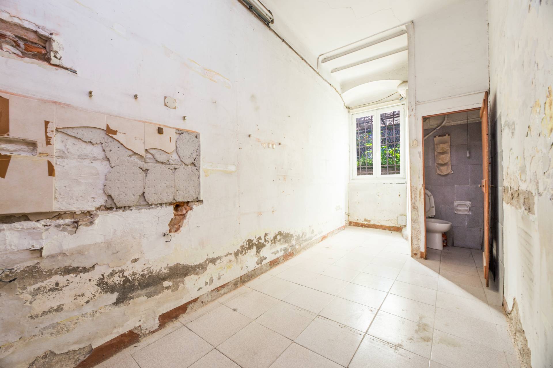 Locale commerciale in vendita a Genova, Nervi