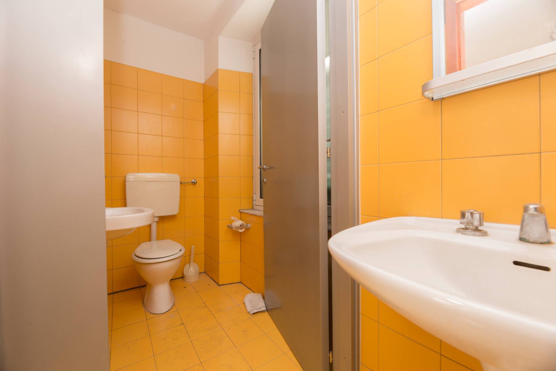 Locale commerciale in vendita a Genova, Sampierdarena