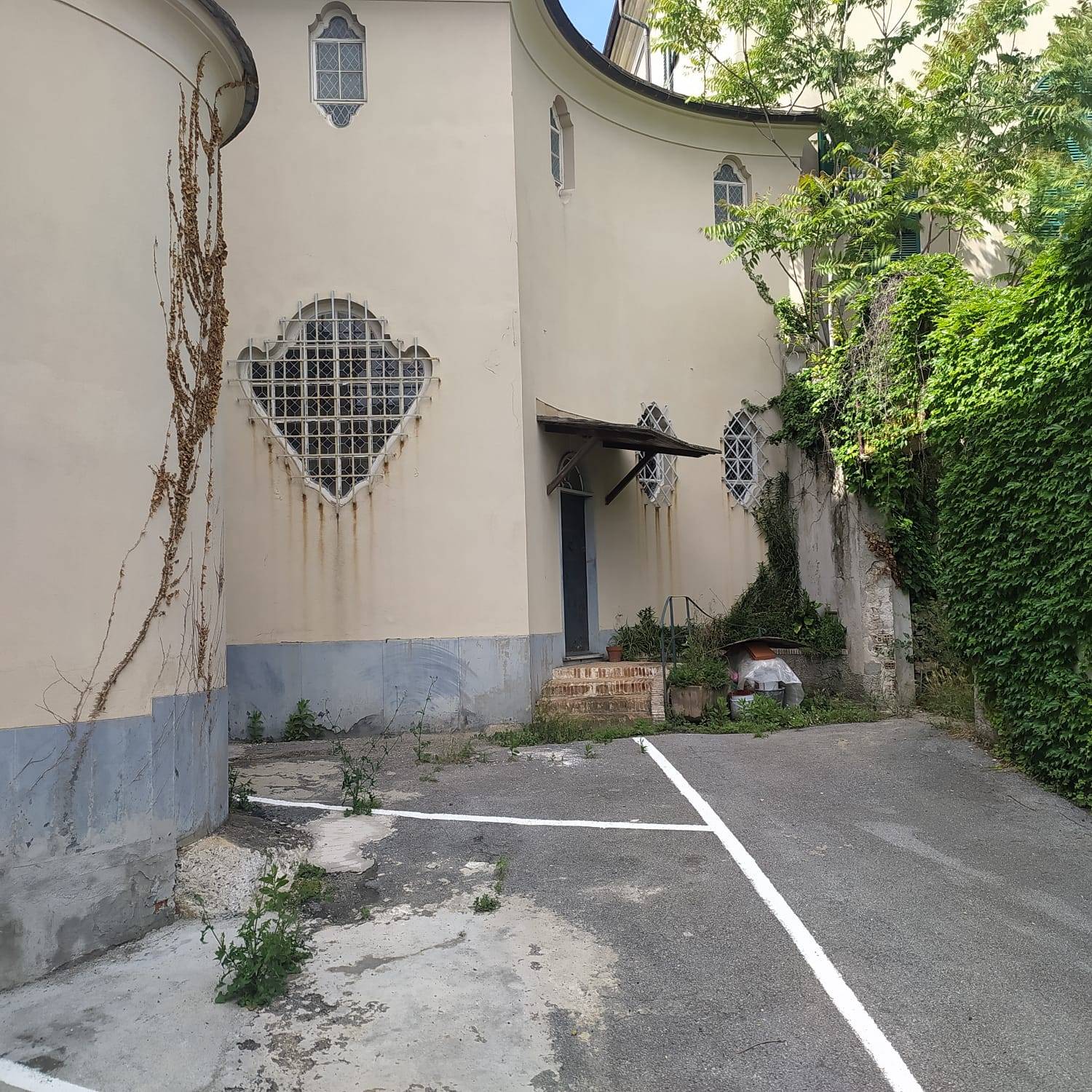 Posto auto scoperto in affitto a Genova, Albaro