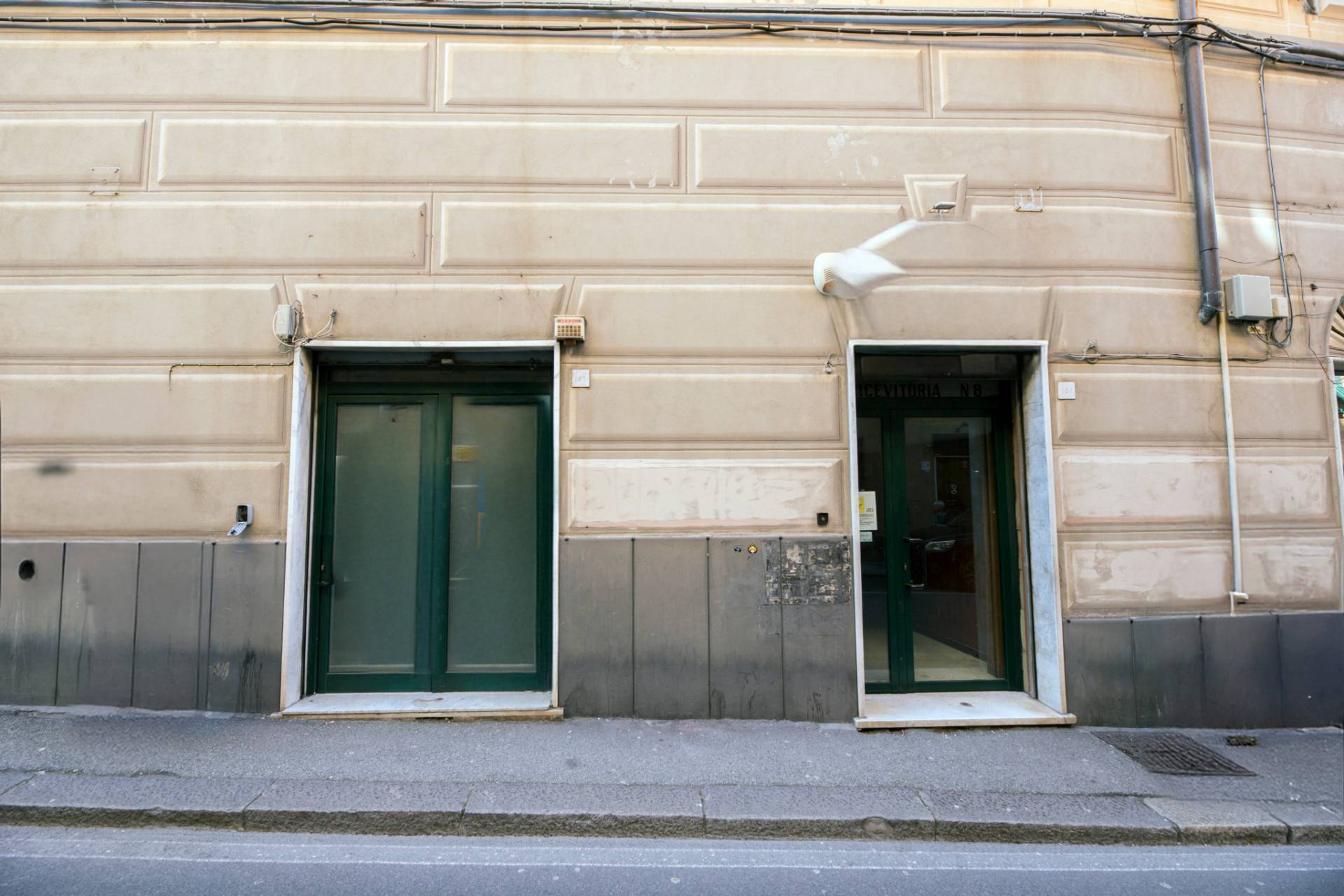 Locale commerciale in affitto a Genova