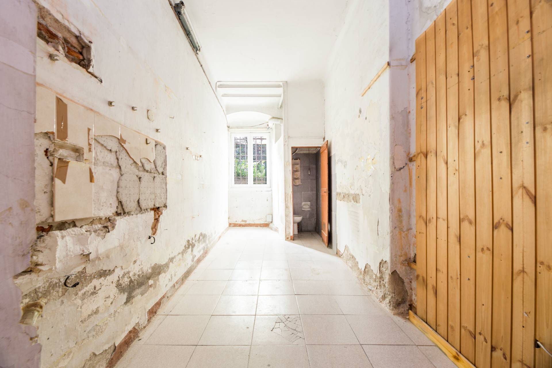 Locale commerciale in affitto a Genova