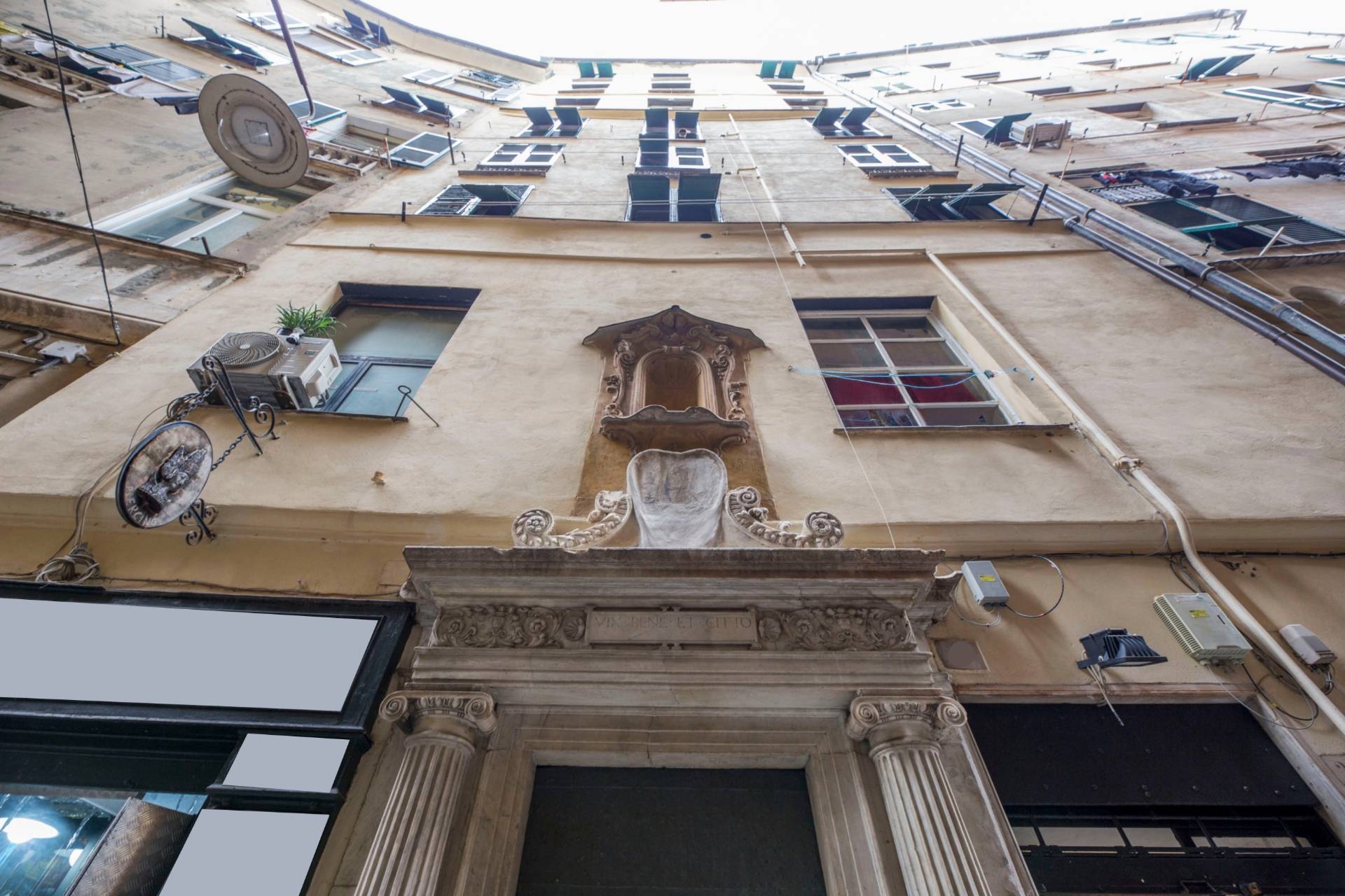 Locale commerciale in affitto a Genova, Centro Storico
