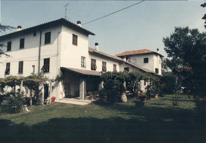 Vendesi villa con giardino a Serravalle Scrivia
