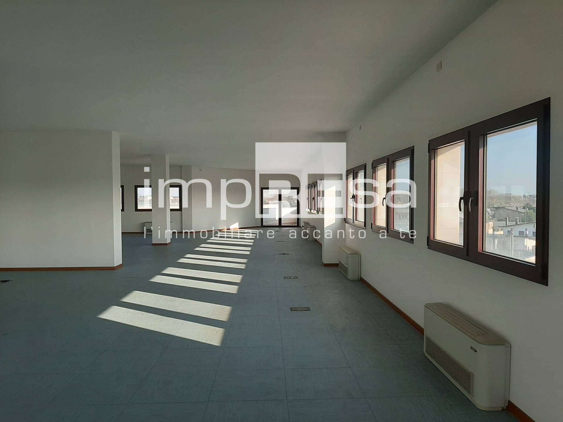 Ufficio in vendita a Treviso, Castellana