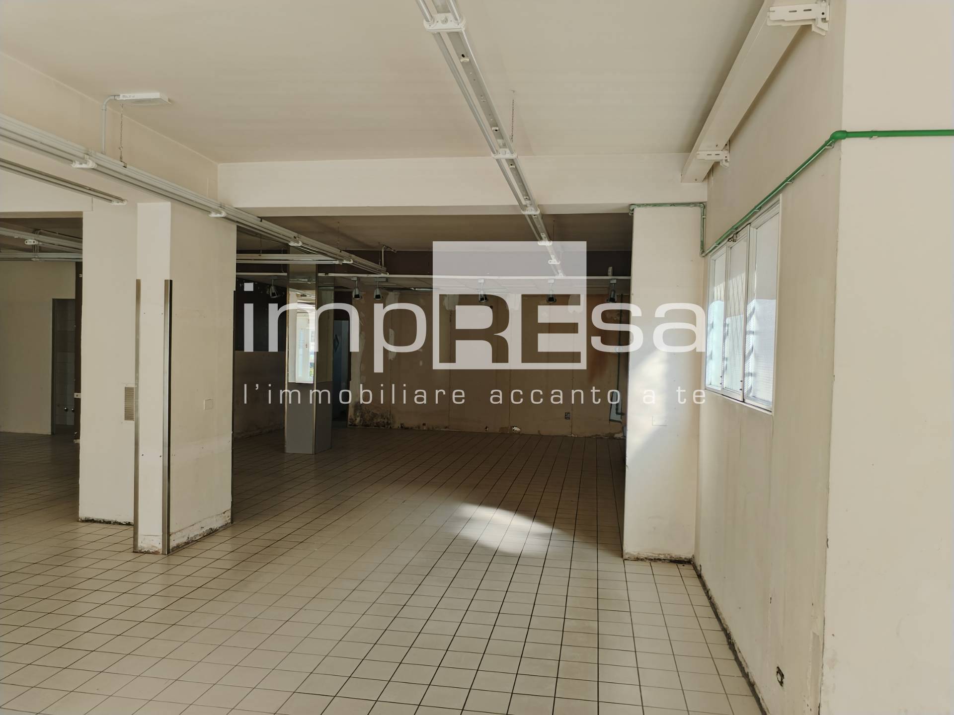 Attivit commerciale in affitto a Carbonera, Biban