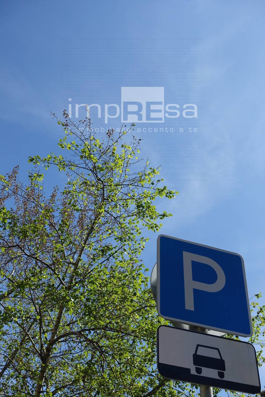 Box o garage in vendita a Paese, Centro