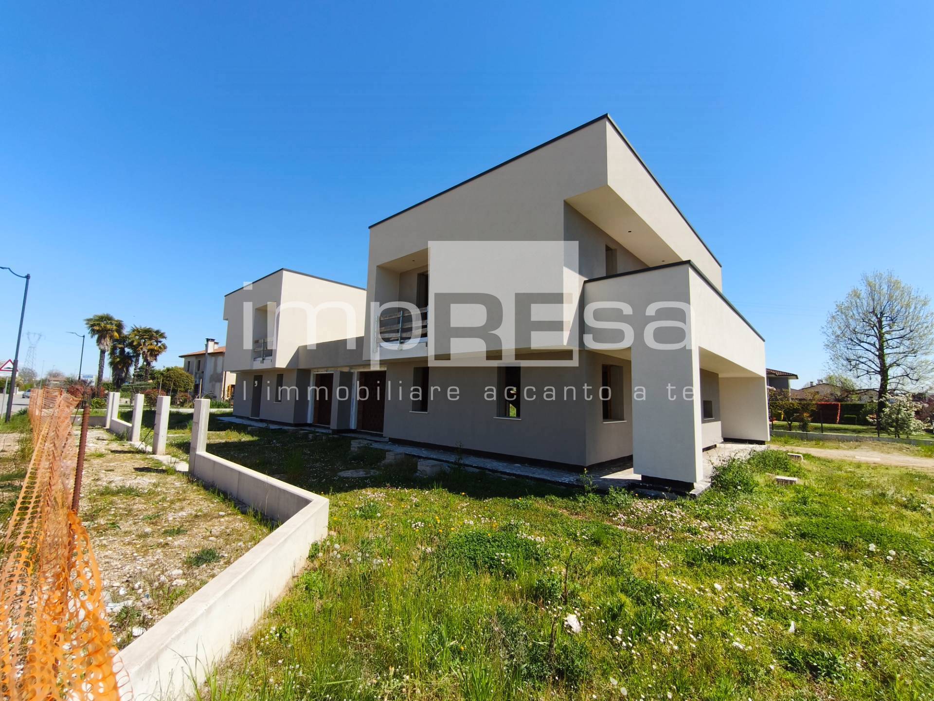 Abbinata/Bifamiliare in vendita a Paese, Centro