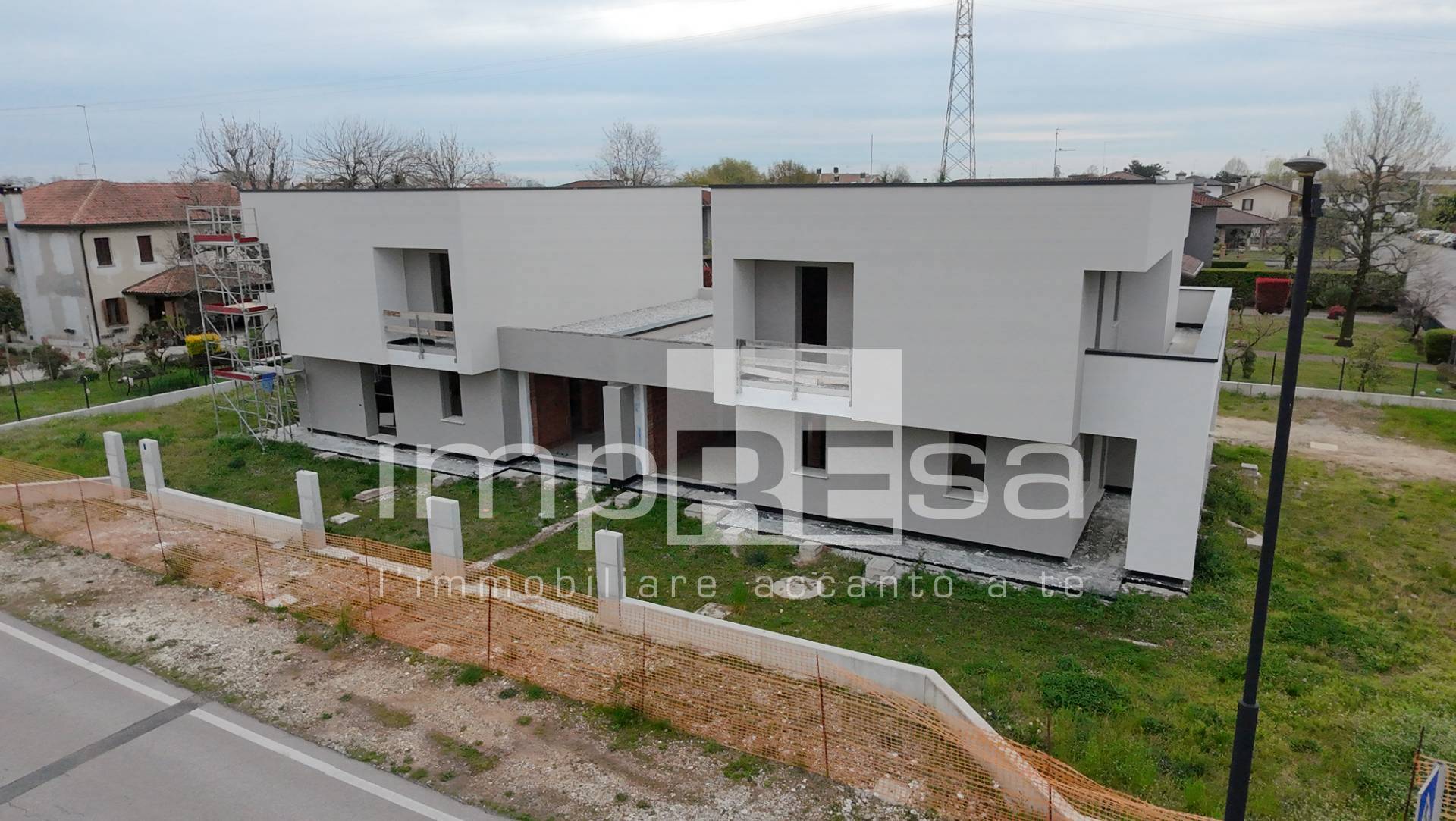 Abbinata/Bifamiliare in vendita a Paese, Centro