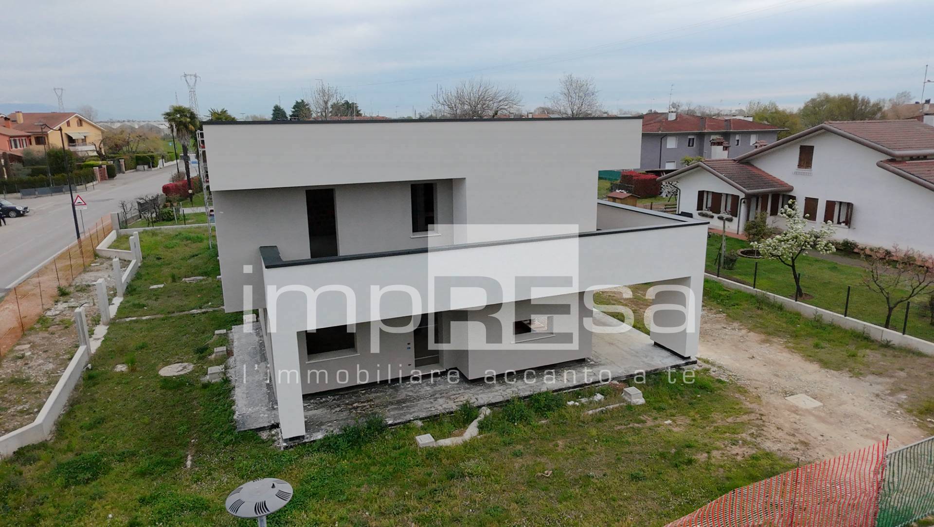 Abbinata/Bifamiliare in vendita a Paese, Centro