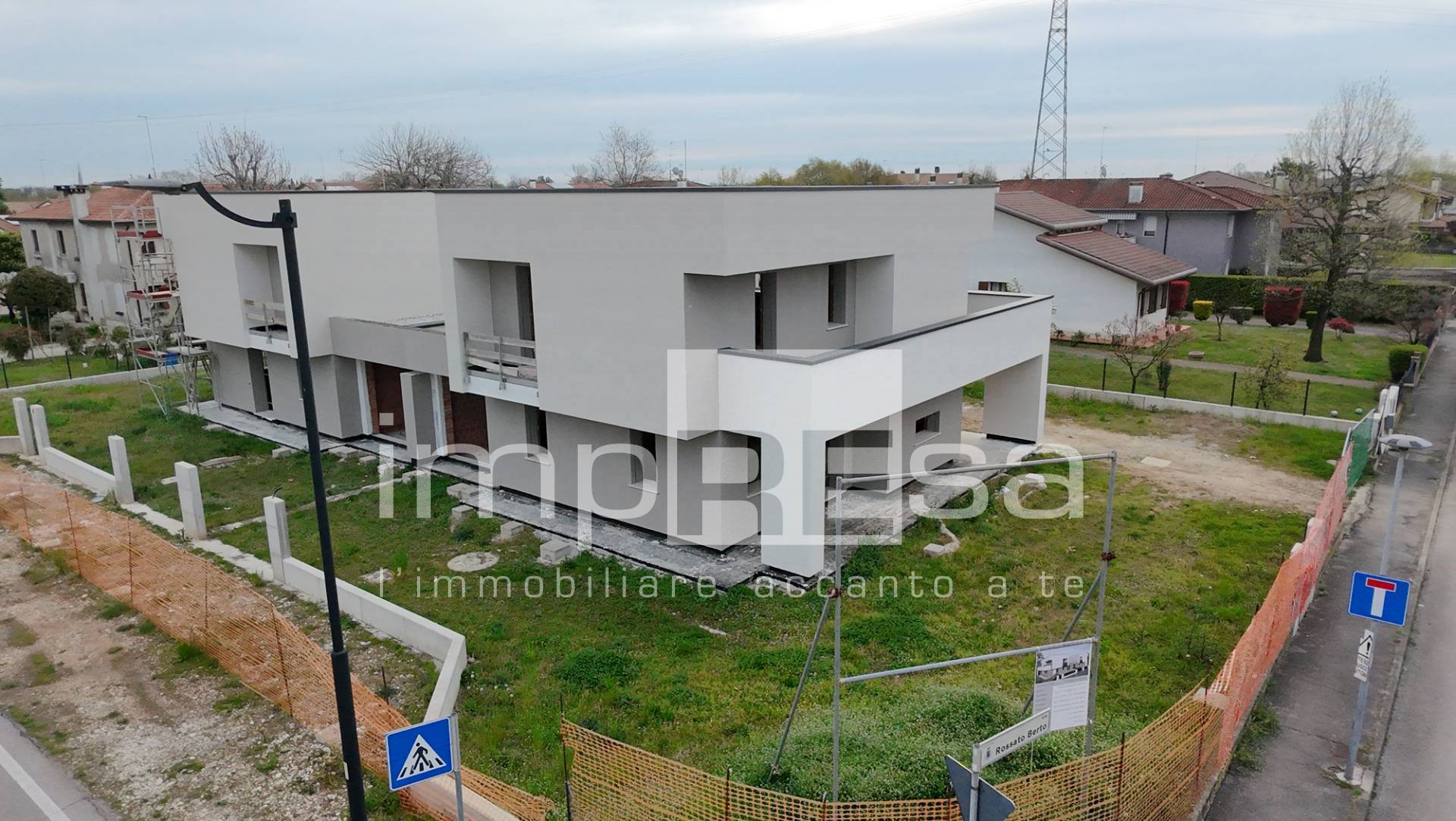 Abbinata/Bifamiliare in vendita a Paese, Centro