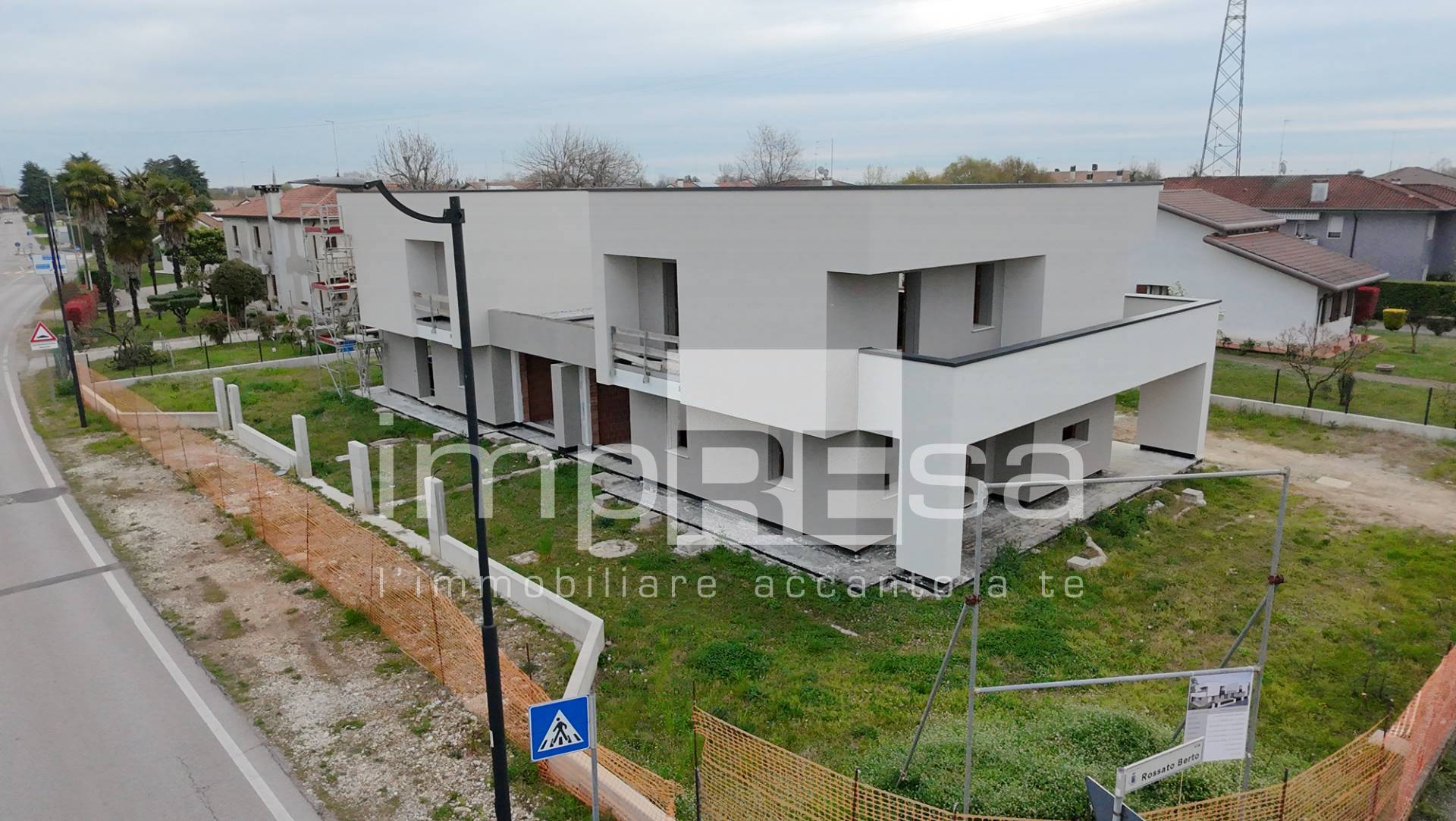 Abbinata/Bifamiliare in vendita a Paese, Centro