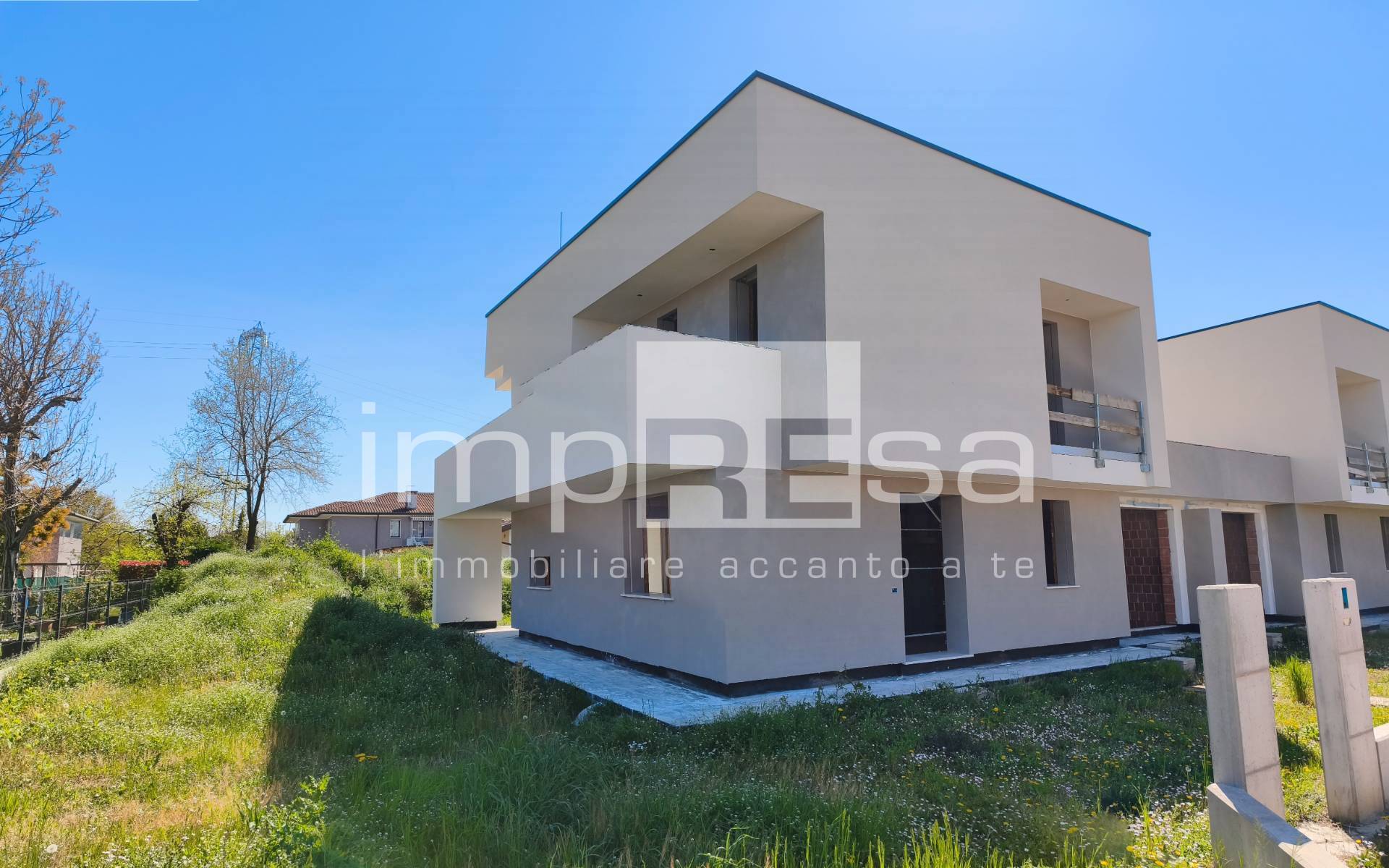 Abbinata/Bifamiliare in vendita a Paese, Centro