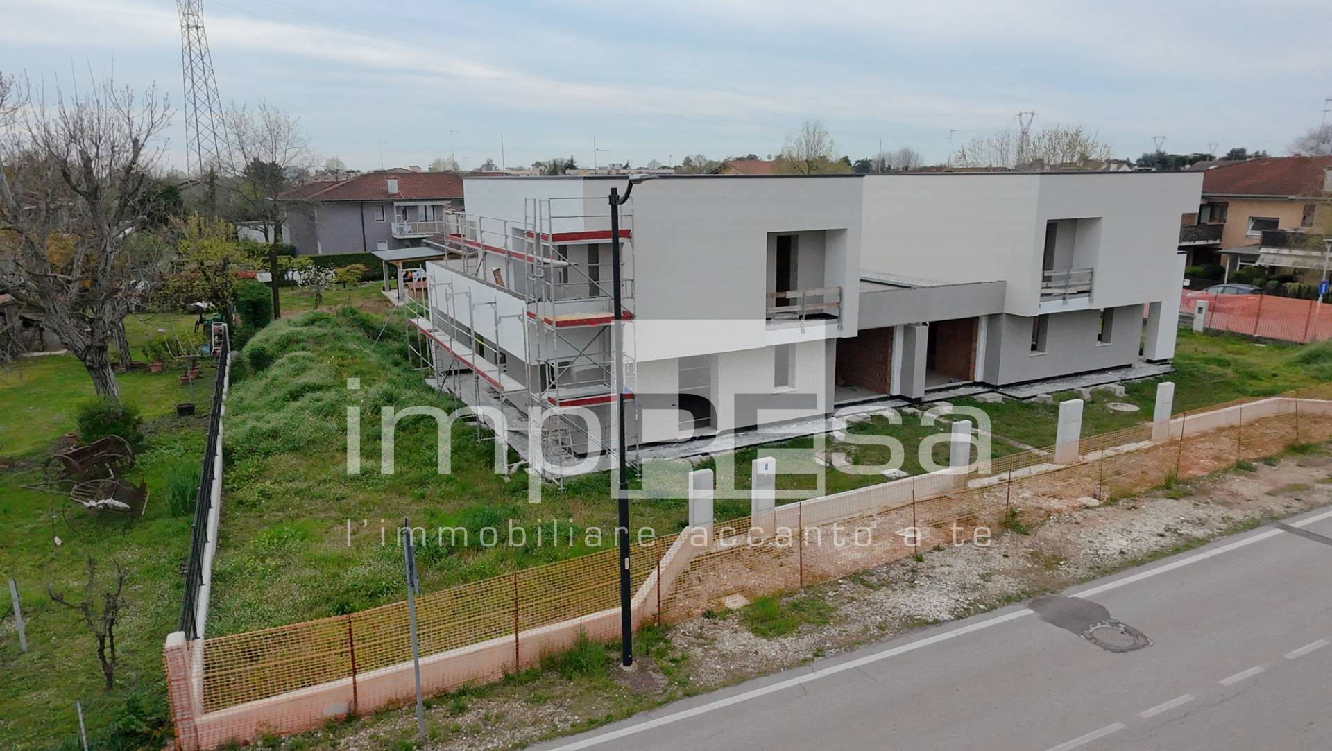 Abbinata/Bifamiliare in vendita a Paese, Centro