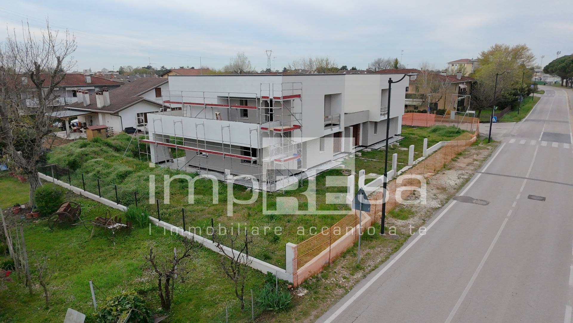 Abbinata/Bifamiliare in vendita a Paese, Centro