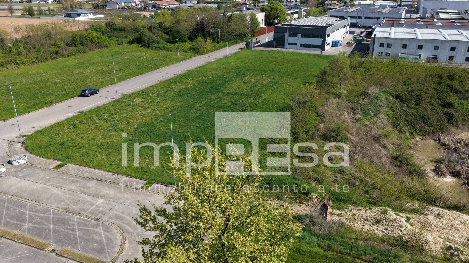 Terreno edificabile industriale in vendita a Paese