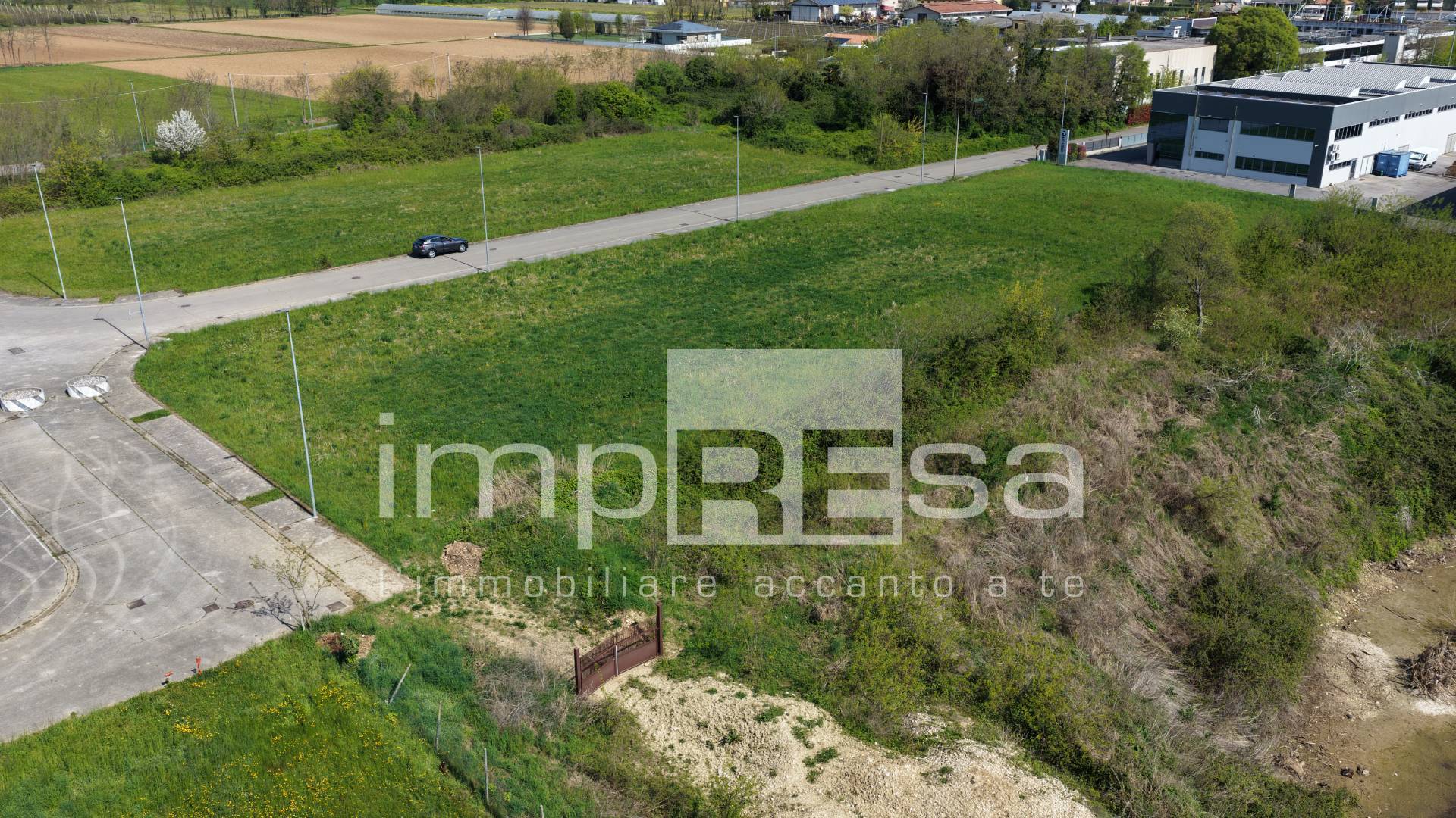Terreno edificabile industriale in vendita a Paese