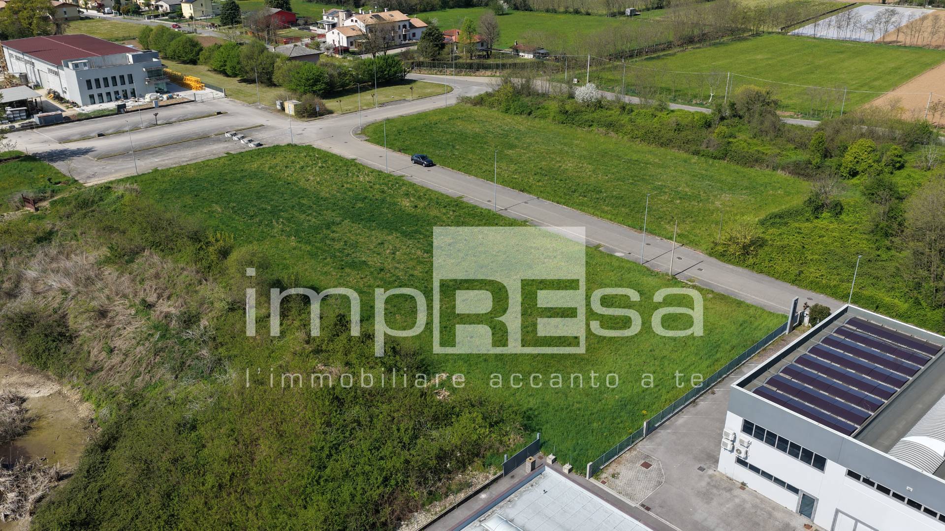 Terreno edificabile industriale in vendita a Paese