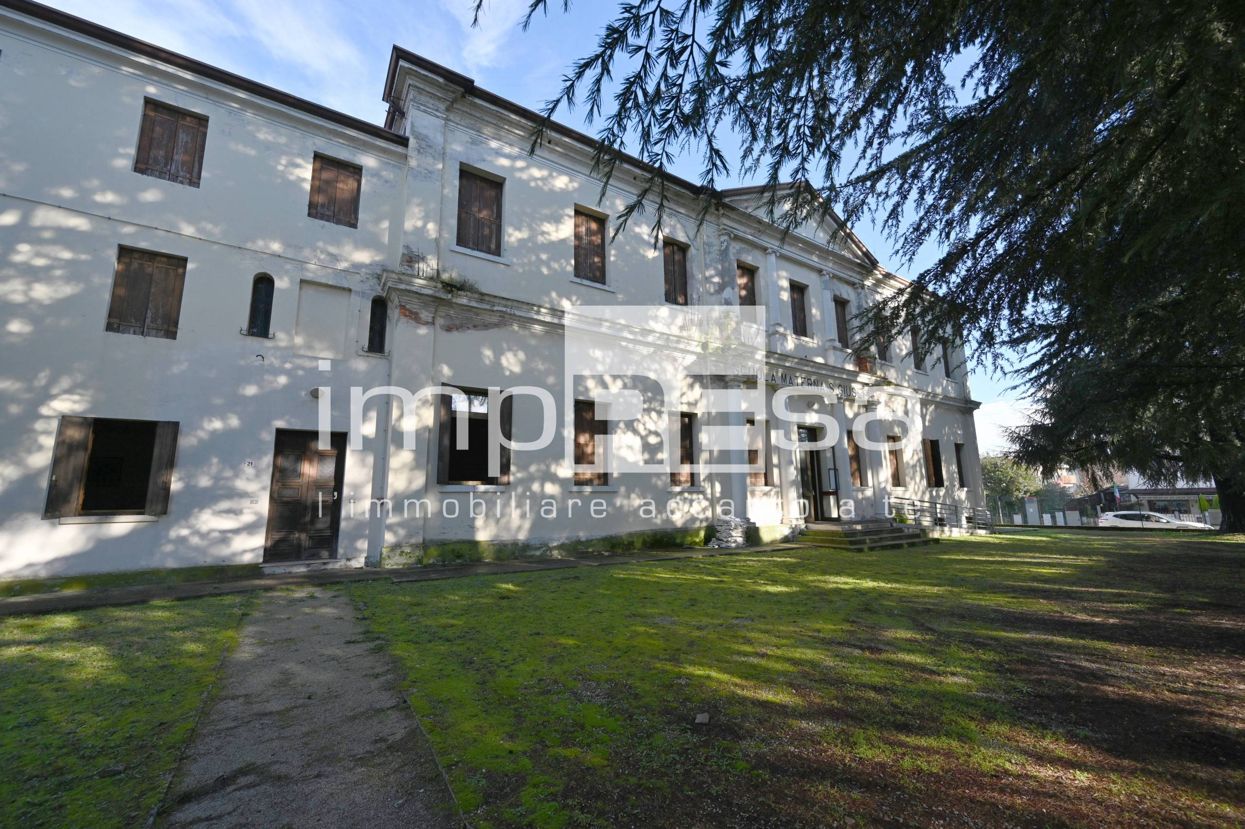 Palazzo in vendita a Paese, Centro