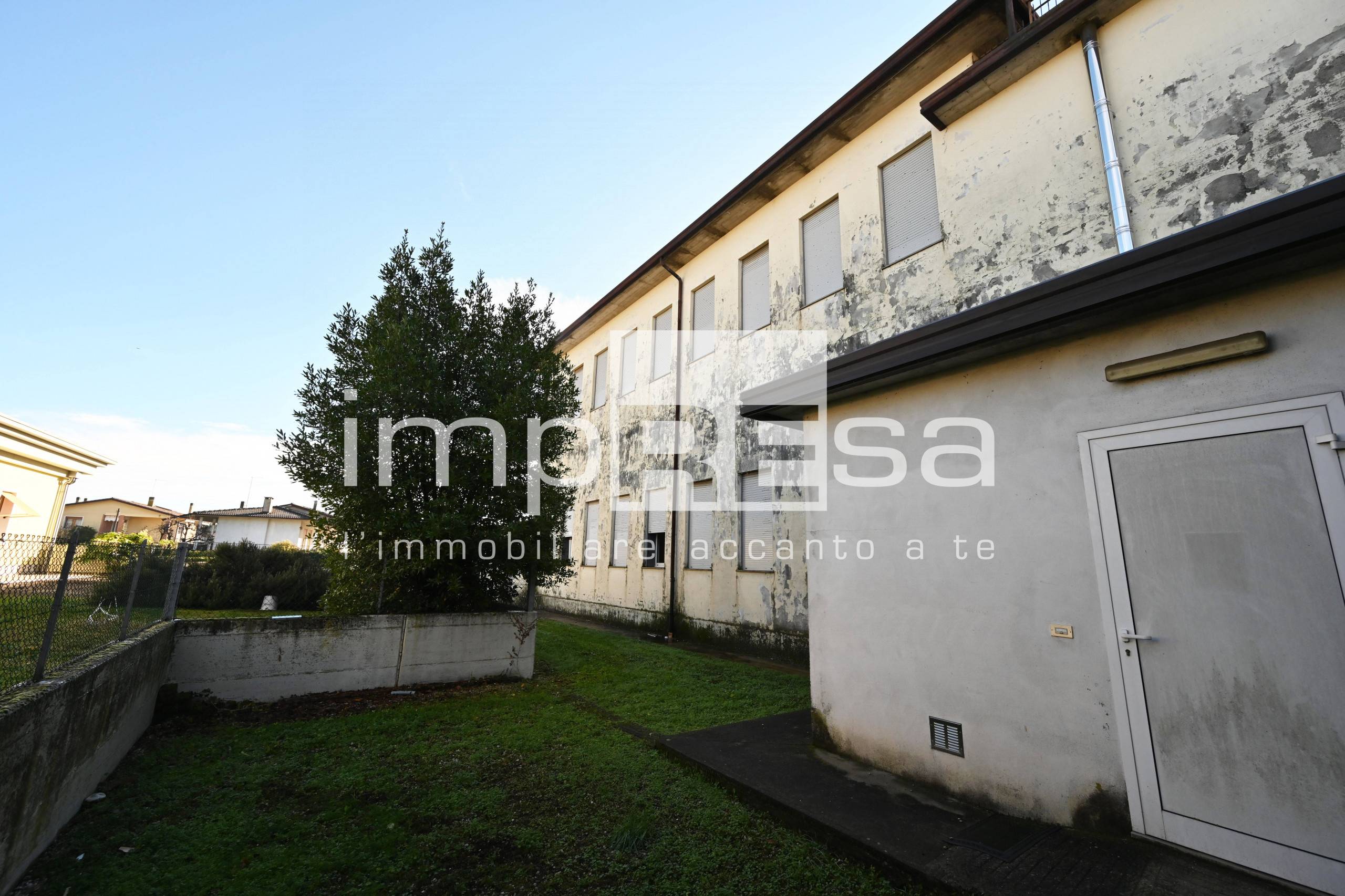 Palazzo in vendita a Paese, Centro