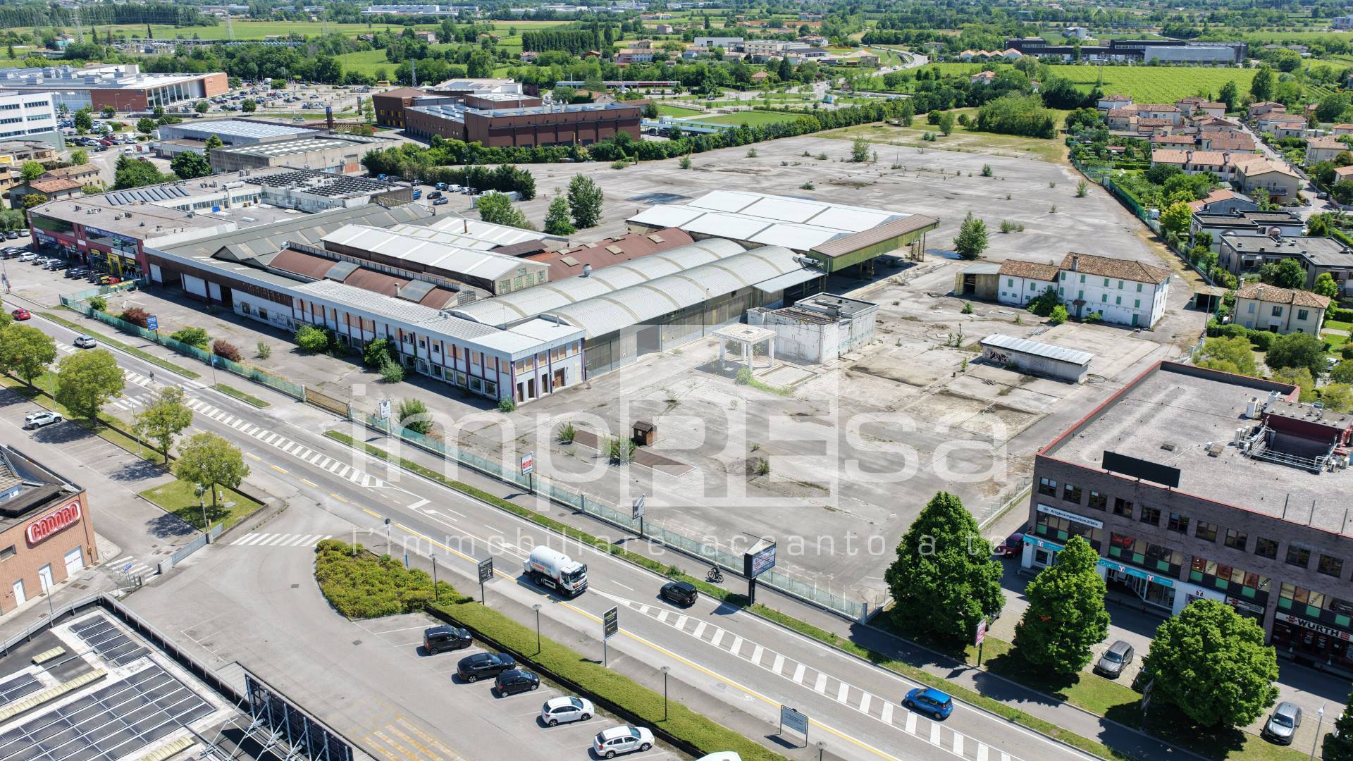 Opificio in vendita a Conegliano, Centro