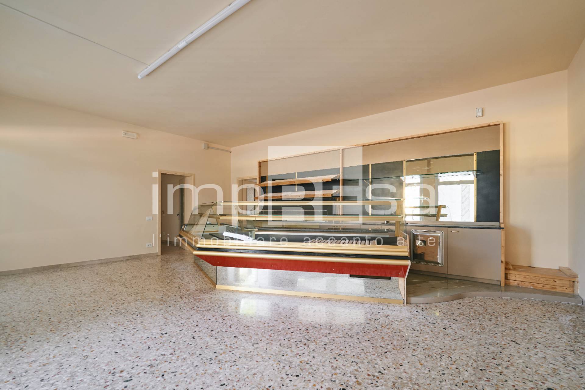 Locale commerciale in affitto a Paese, Porcellengo