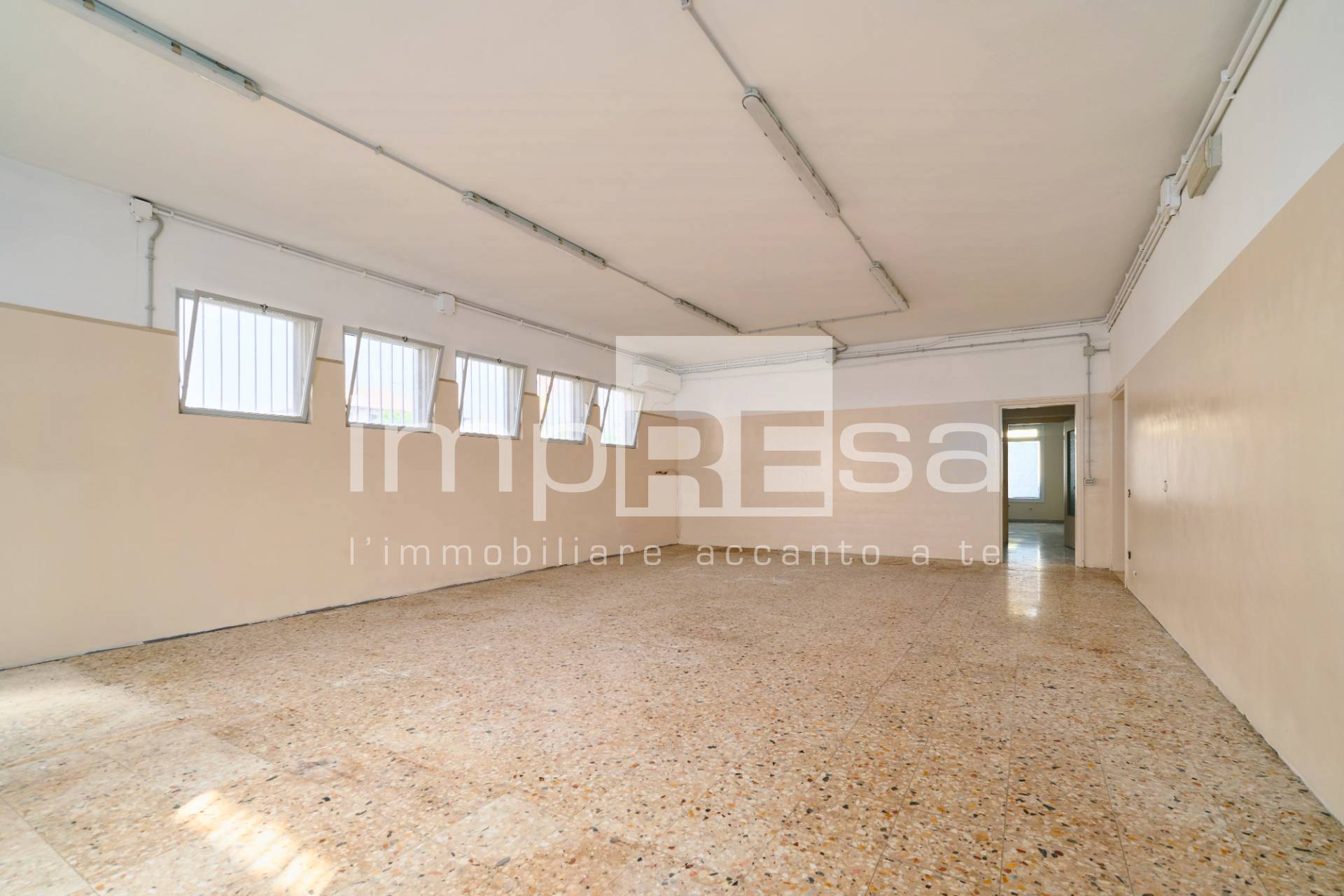 Locale commerciale in affitto a Paese, Porcellengo