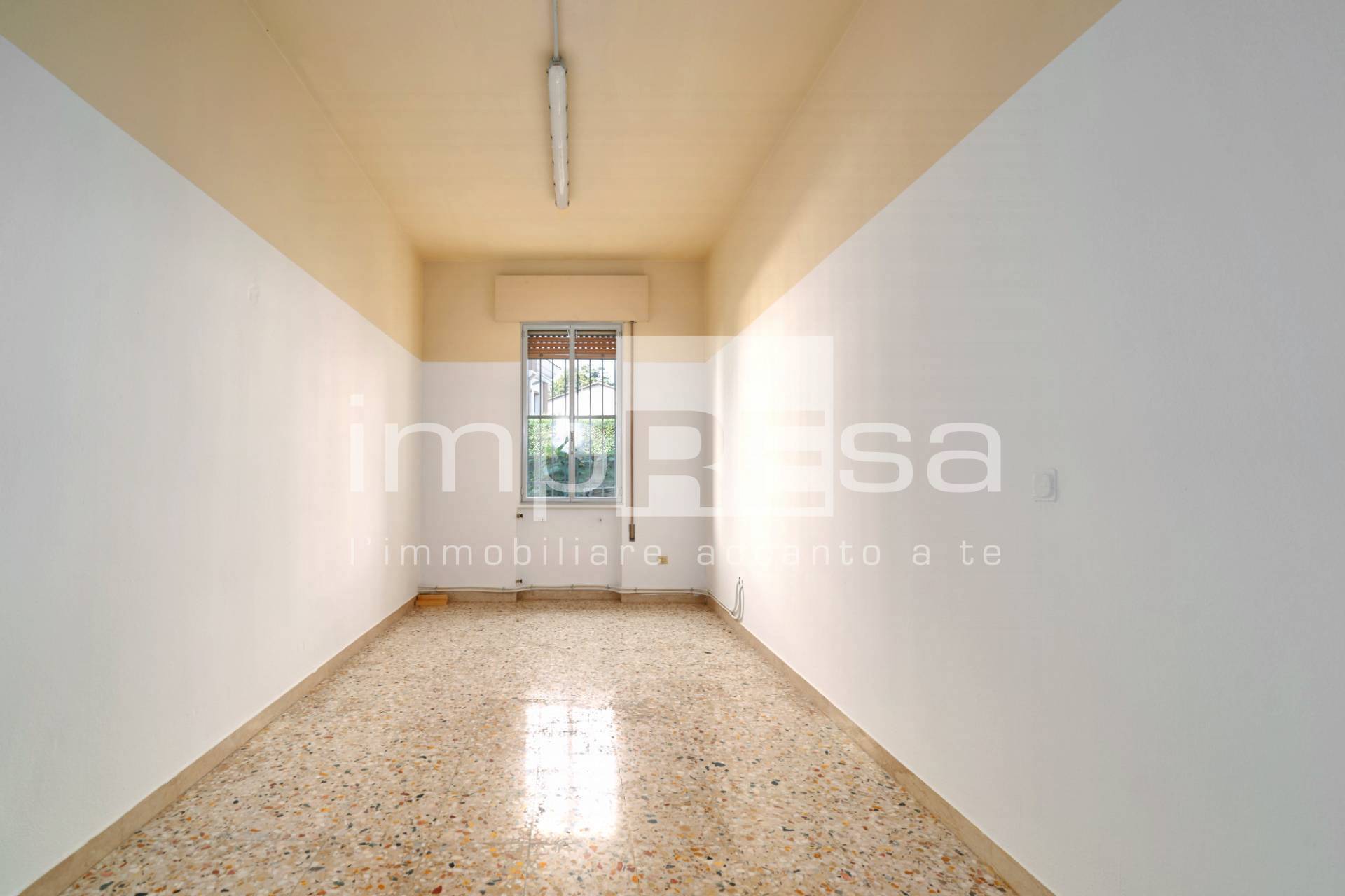 Locale commerciale in affitto a Paese, Porcellengo