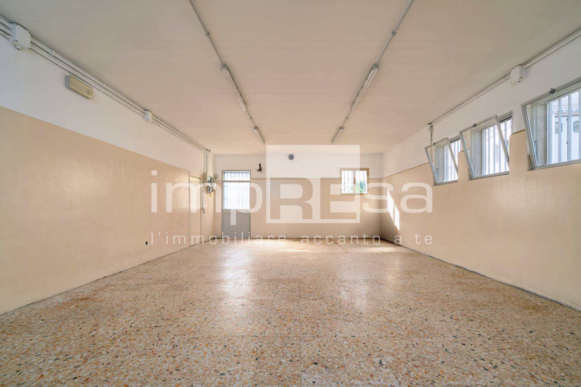 Locale commerciale in affitto a Paese, Porcellengo