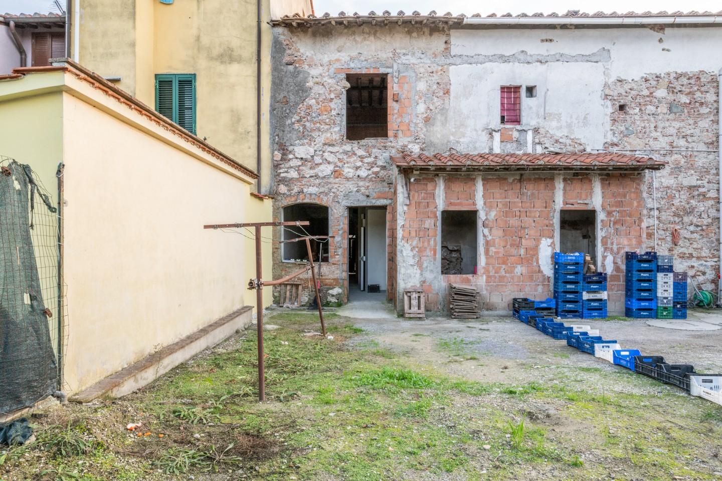 Casa indipendente con giardino, Calcinaia fornacette