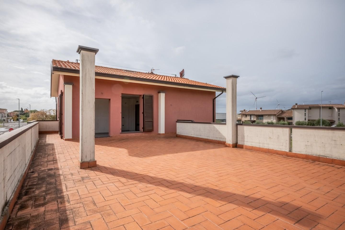 Trilocale con giardino a Pontedera