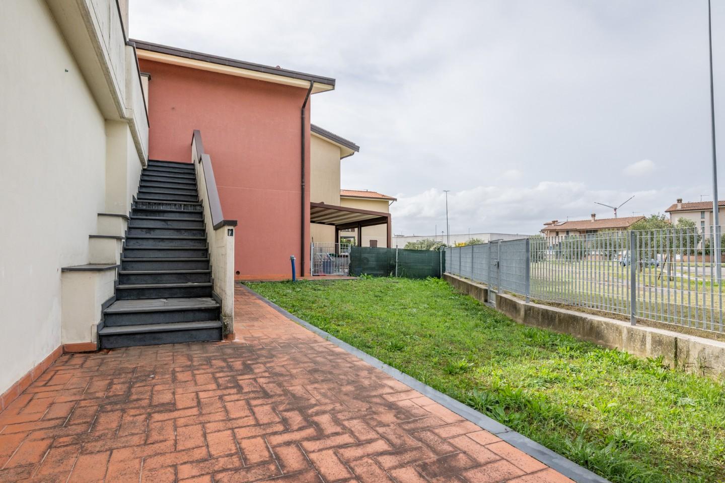 Trilocale con giardino a Pontedera