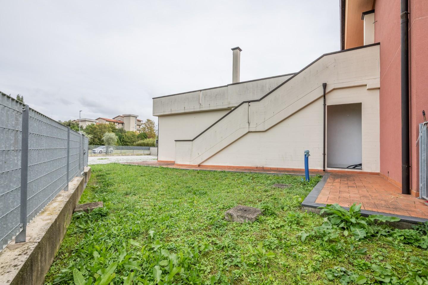 Trilocale con giardino a Pontedera