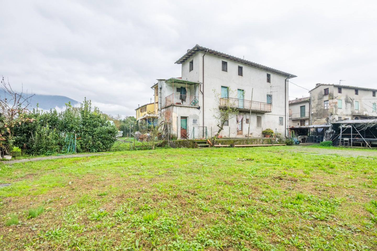 Casa indipendente con giardino a Camaiore