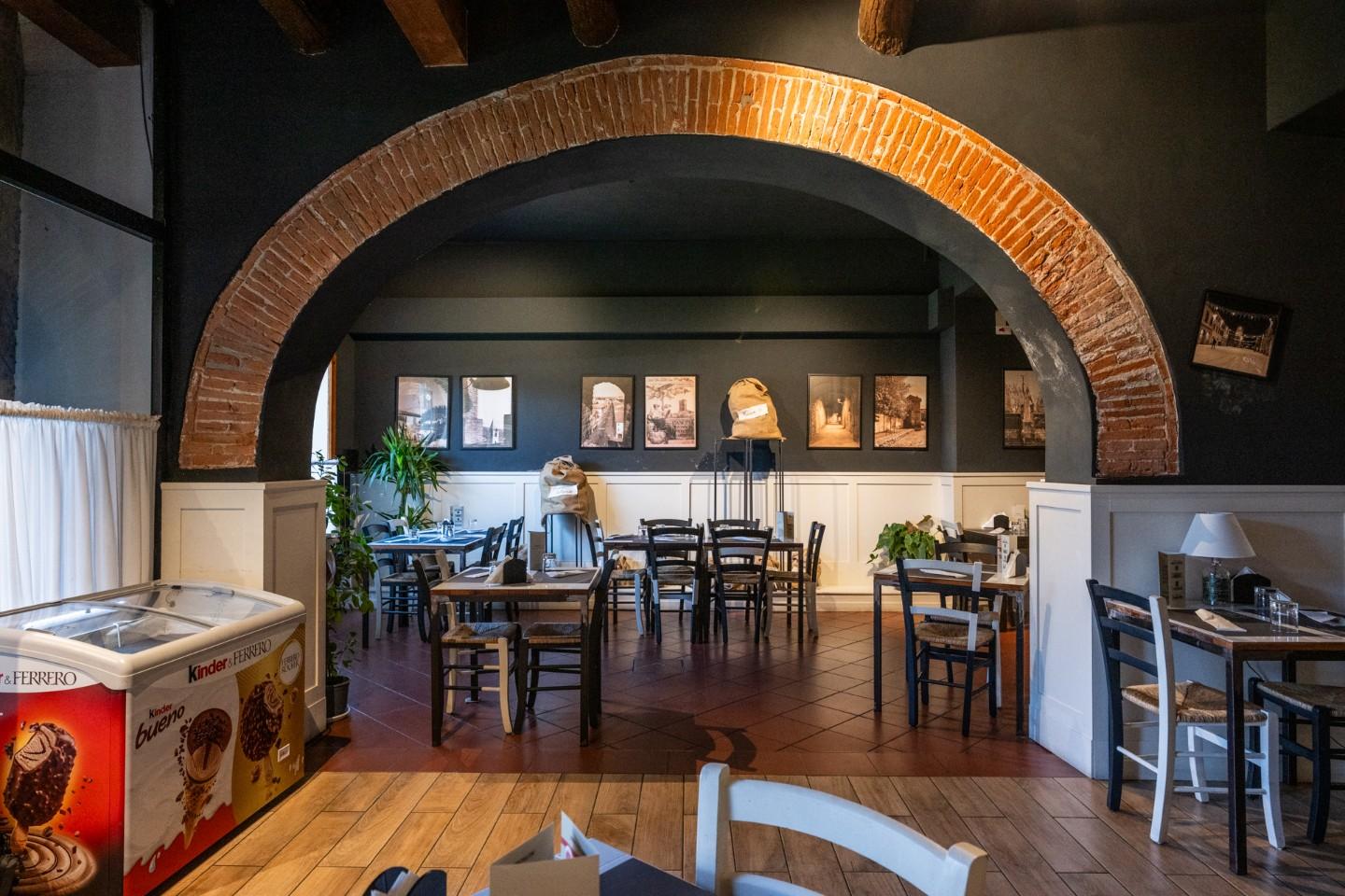 Attivit� commerciale in vendita a Cascina