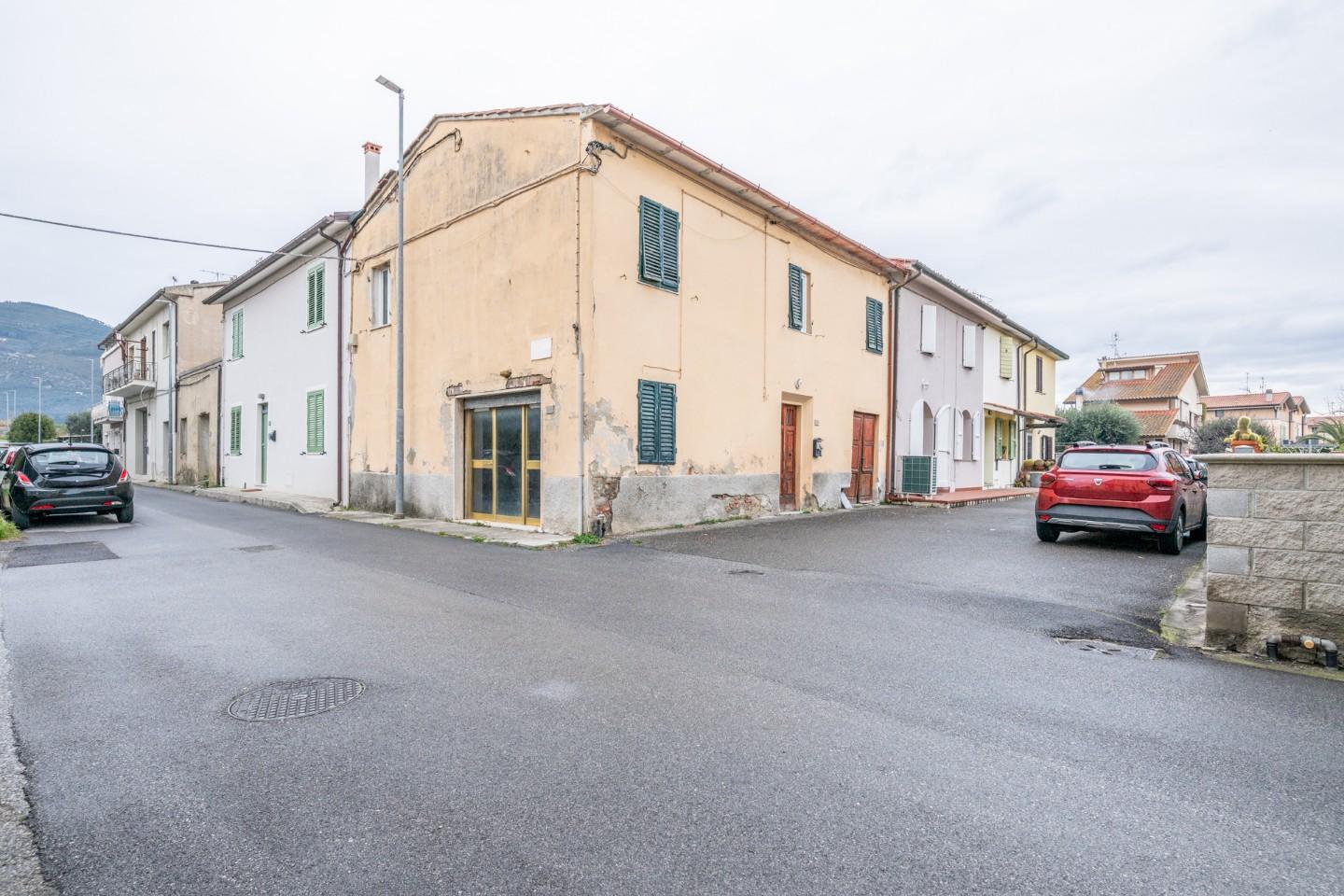 Casa indipendente in vendita a Cascina
