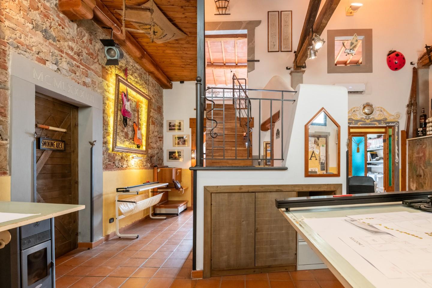 Locale commerciale in vendita a Cascina