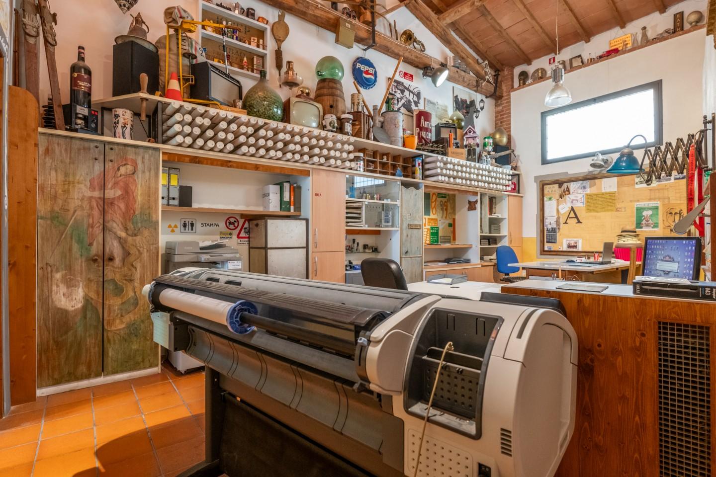 Locale commerciale in vendita a Cascina