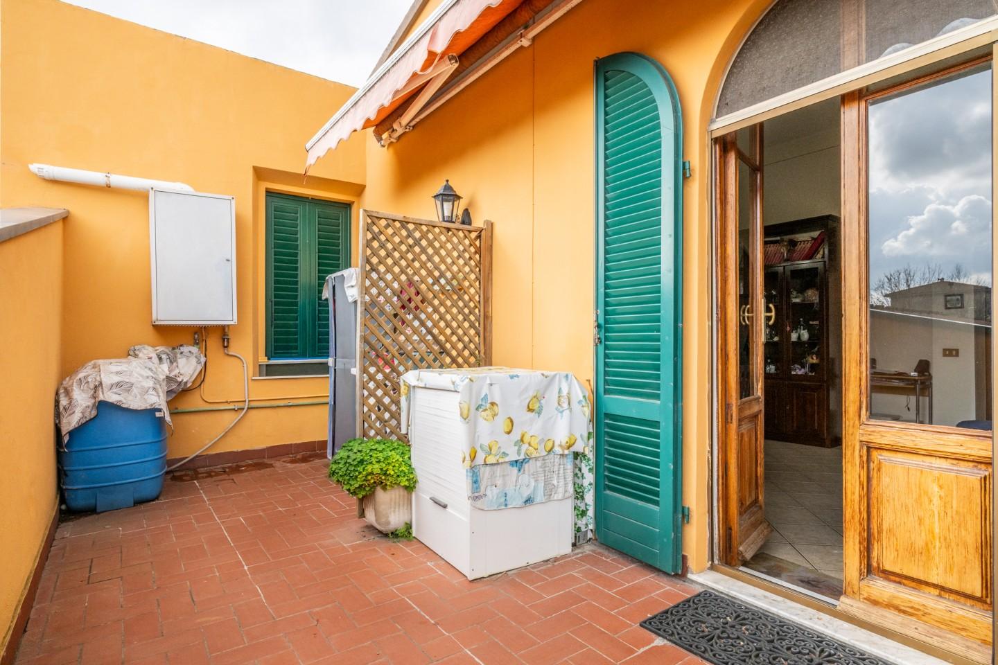 Trilocale con terrazzo, Cascina san frediano a settimo