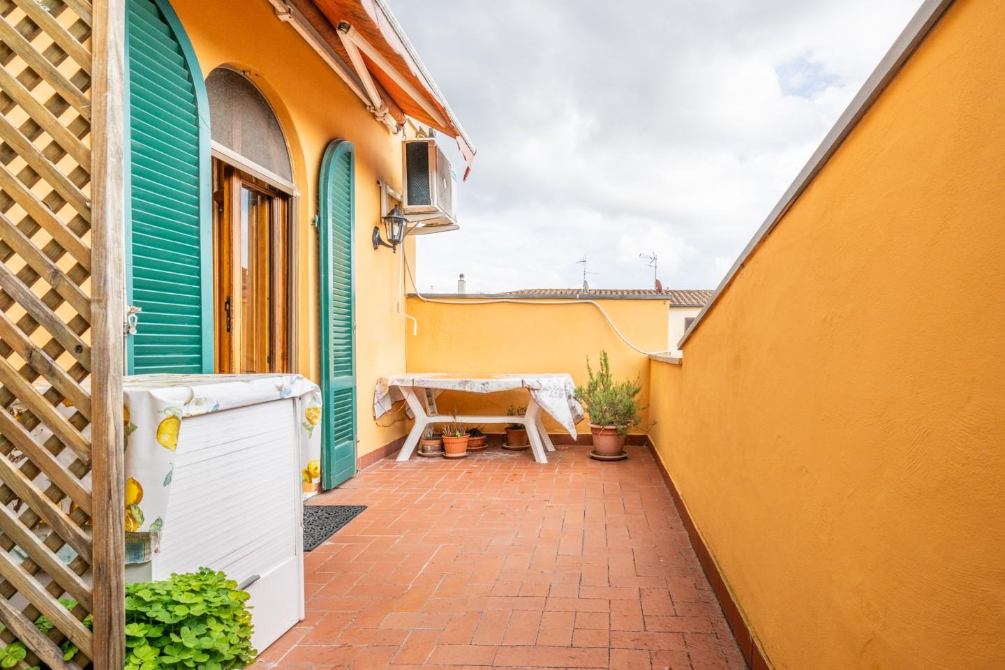 Trilocale con terrazzo, Cascina san frediano a settimo