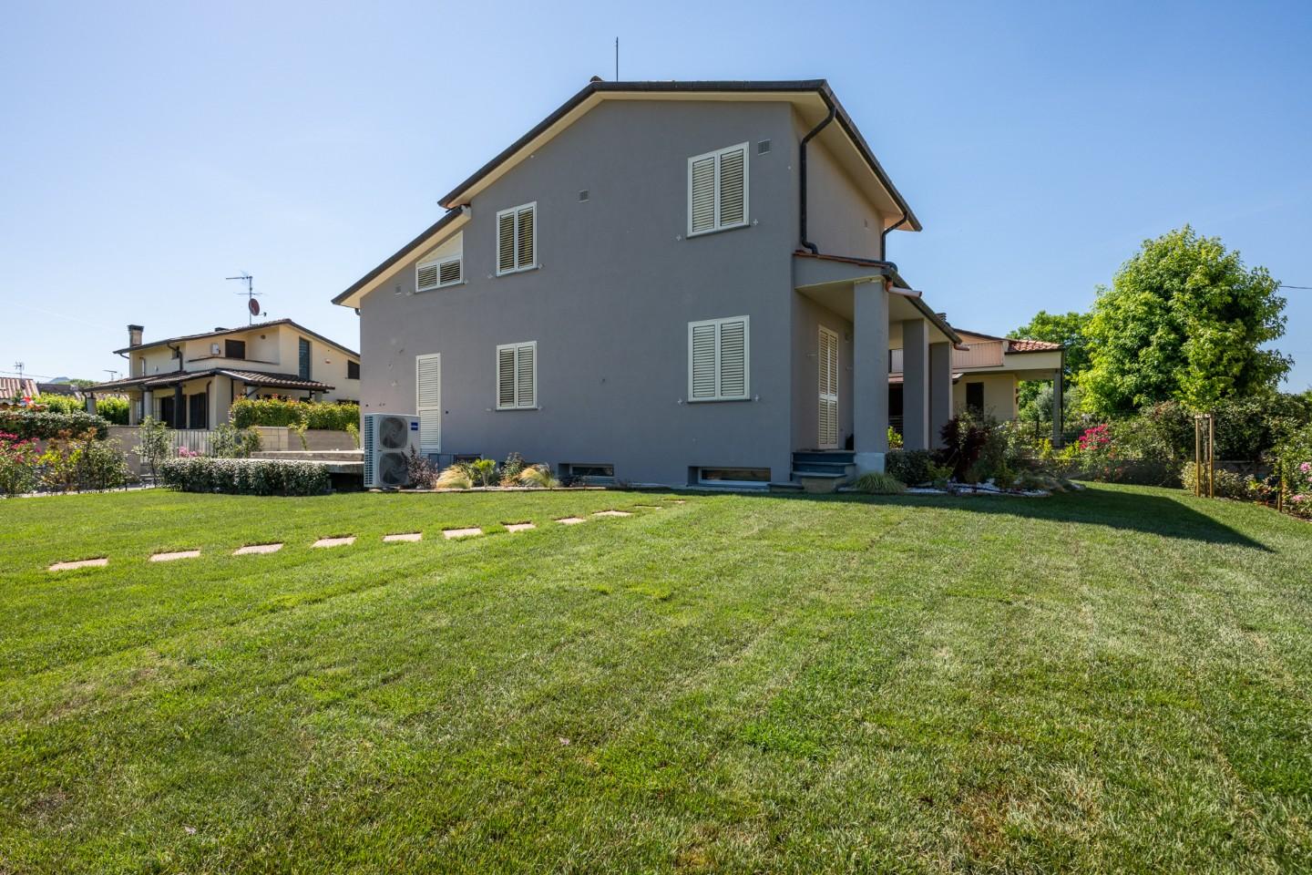 Villa con giardino, San Giuliano Terme ghezzano