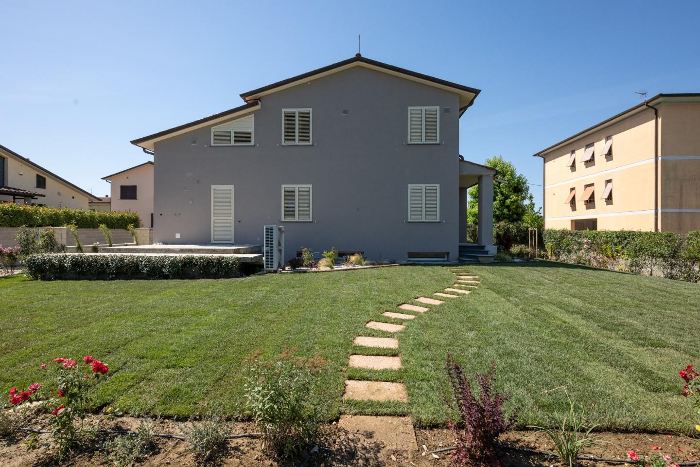 Villa con giardino, San Giuliano Terme ghezzano