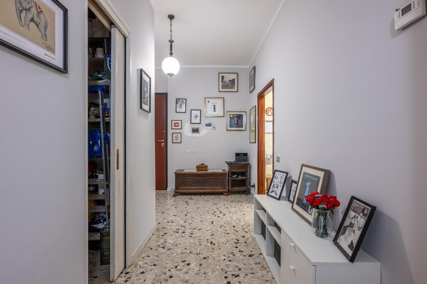 Appartamento con terrazzo a Cascina