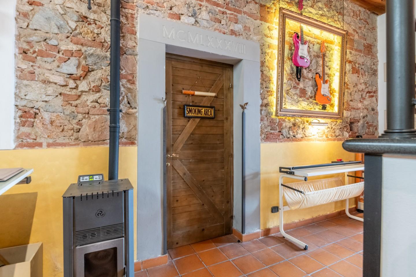 Locale commerciale in vendita a Cascina
