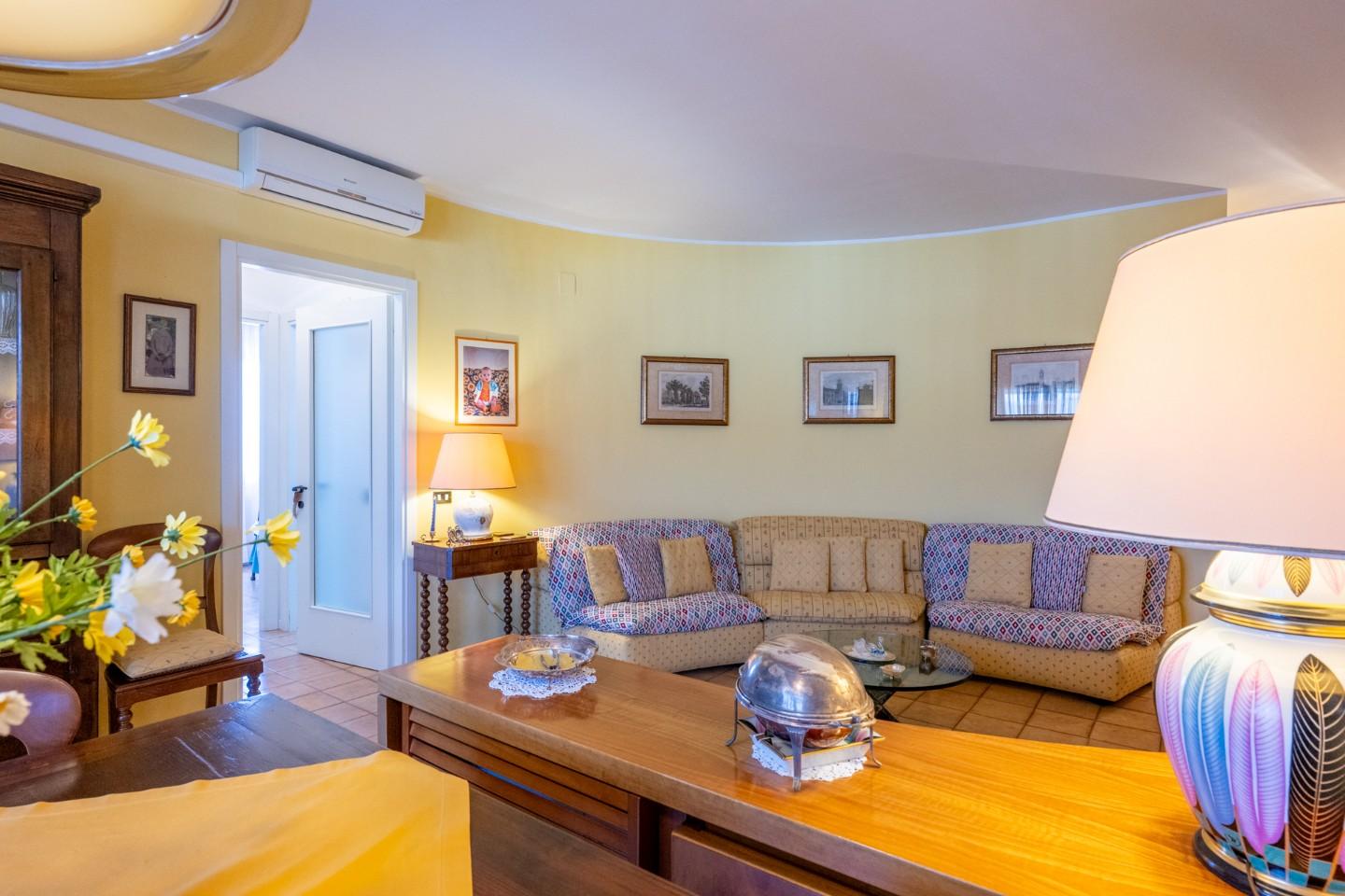 Appartamento con terrazzo a Cascina